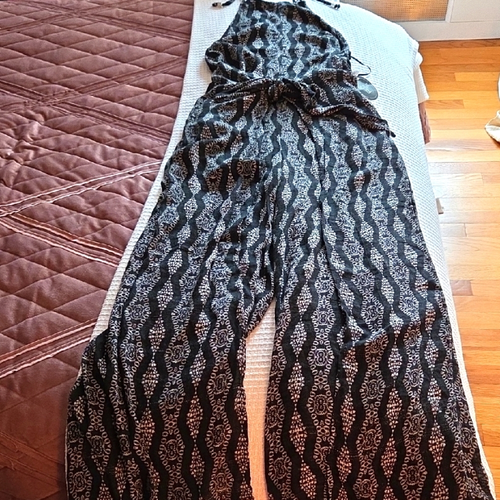 Stylish Black and White Leg Wrap Around Backless Jumpsuit - Picture 1 of 11